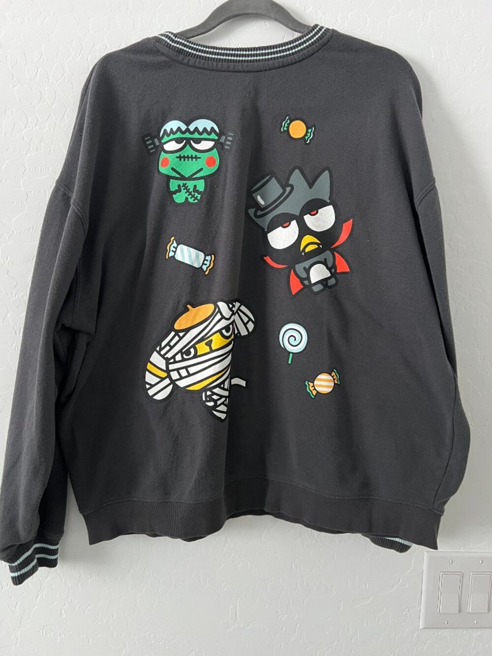Hello Kitty and Friends by Sanrio Hybrid Women's Halloween Sweatshirt Black XXL - Picture 5 of 10